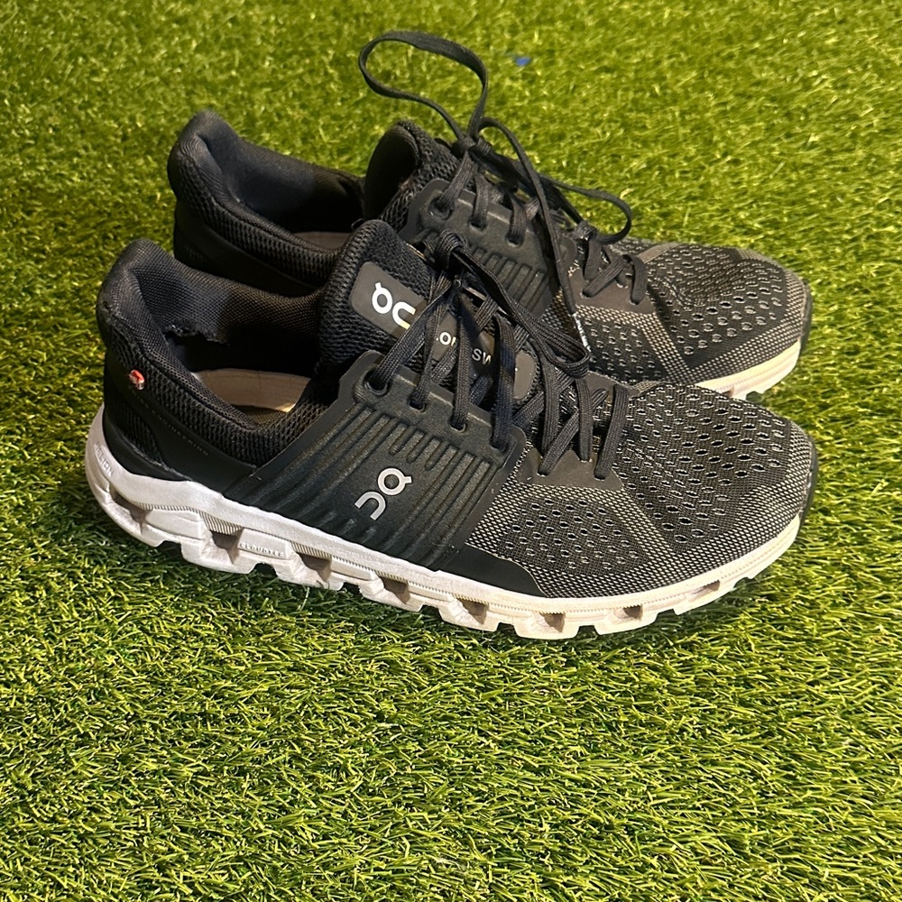 On Running Cloudswift Women’s Black and White Athletic Shoes